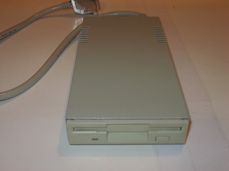 fdd_(amiga)_externi_pred.jpg, 55 kB