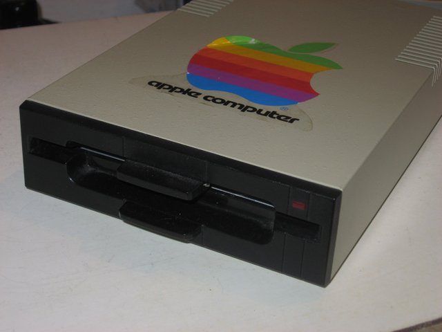 fdd_apple_f051apc_spod.jpg, 37 kB