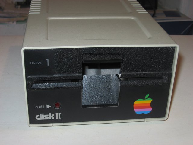 fdd_apple_velka_pred.jpg, 48 kB