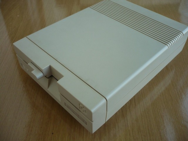 fdd_commodore_1541II_spod.jpg, 77 kB