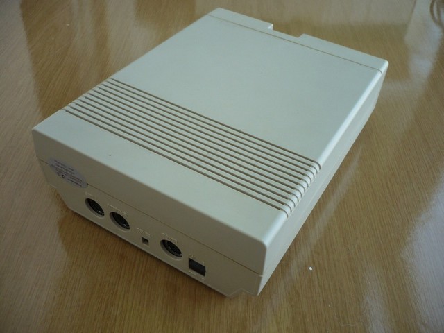 fdd_commodore_1541II_vrch.jpg, 84 kB