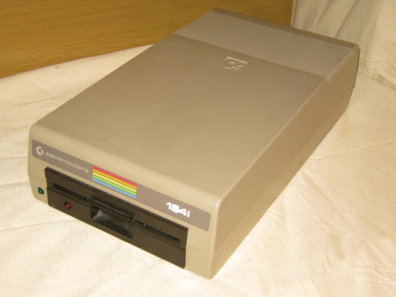 fdd_commodore_1541_spod.jpg, 79 kB