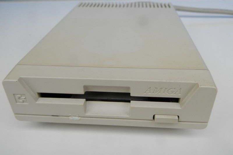 fdd_commodore_amiga1011_pred.jpg, 50kB