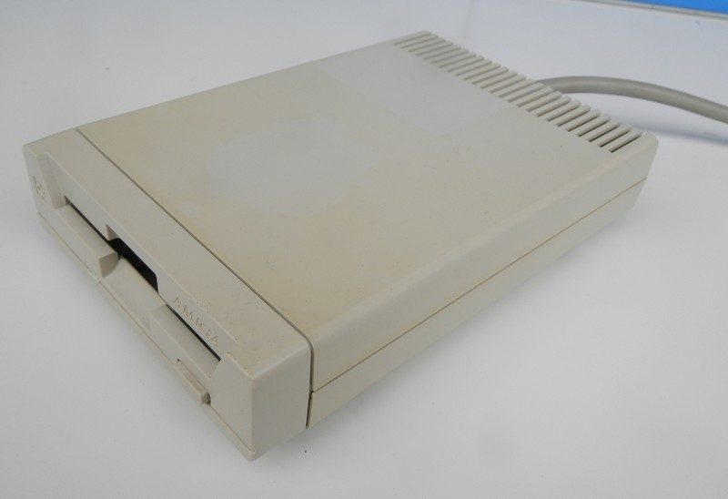 fdd_commodore_amiga1011_spod.jpg, 50kB