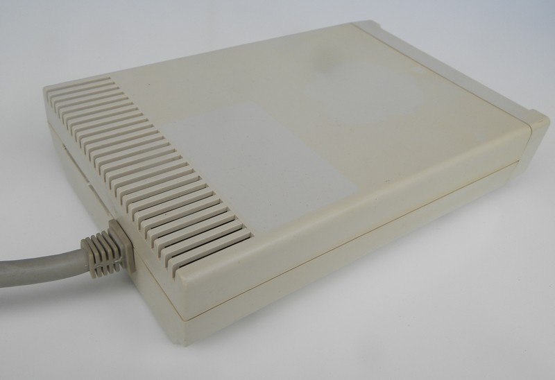 fdd_commodore_amiga1011_vrch.jpg, 56kB