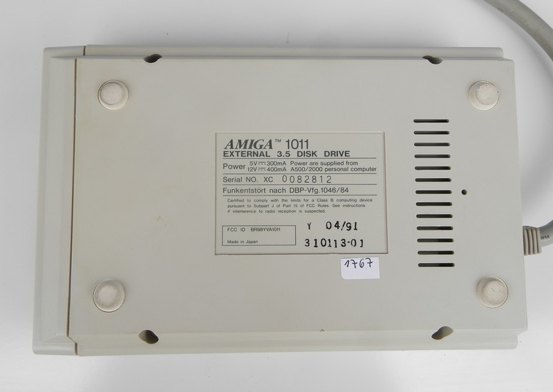 fdd_commodore_amiga1011_vzad.jpg, 65kB