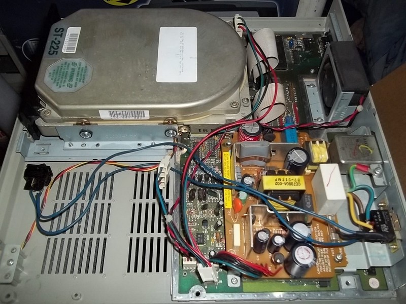 hdd_atari_sh205_vevnitr.jpg, 181 kB