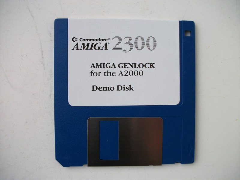 karta_(amiga)_genlock_commodore_amiga2300_disketa.jpg, 111 kB