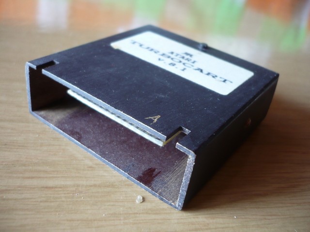 kartridz_(atari)_turbocartv81_spod.jpg, 55 kB