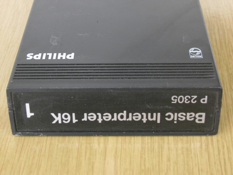 kartridz_philips_v2000t54_basicinterpreter16k_vrch2.jpg, 97 kB