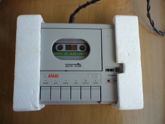 kazetovamechanika_(atari)_atari_xc12_vevnitr.jpg, 83 kB