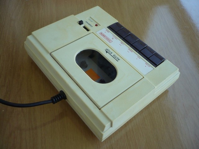 kazetovamechanika_(atari)_turbodata_vrch.jpg, 85 kB