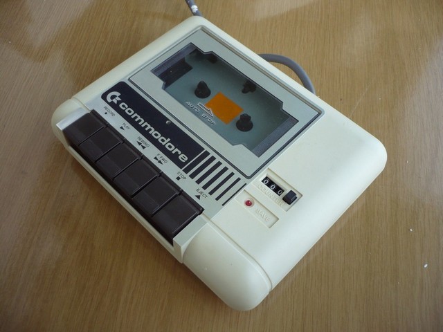 kazetovamechanika_(commodore)_commodore_1531_spod.jpg, 92 kB