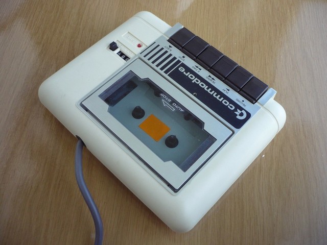 kazetovamechanika_(commodore)_commodore_1531_vrch.jpg, 93 kB