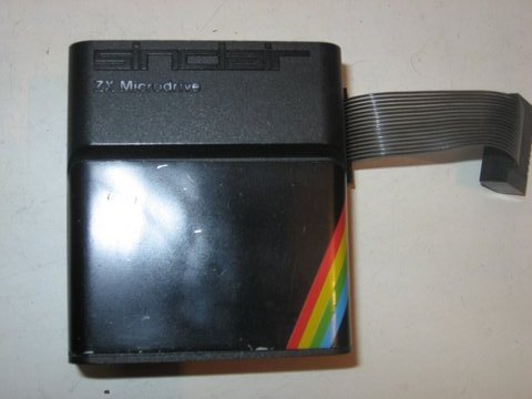 kazetovamechanika_(zxspectrum)_sinclair_zxmicrodrive_pred.jpg, 31 kB