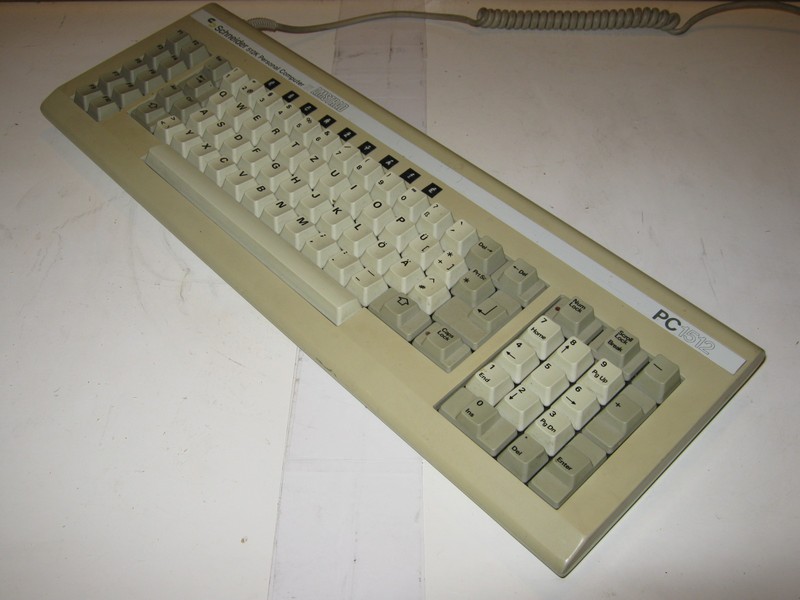 klavesnice_amstrad_pc1512_spod.jpg, 84 kB