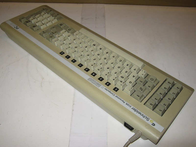 klavesnice_amstrad_pc1512_vrch.jpg, 87 kB