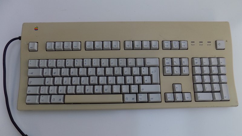 klavesnice_apple_extendedkeyboard2_pred.jpg, 102kB