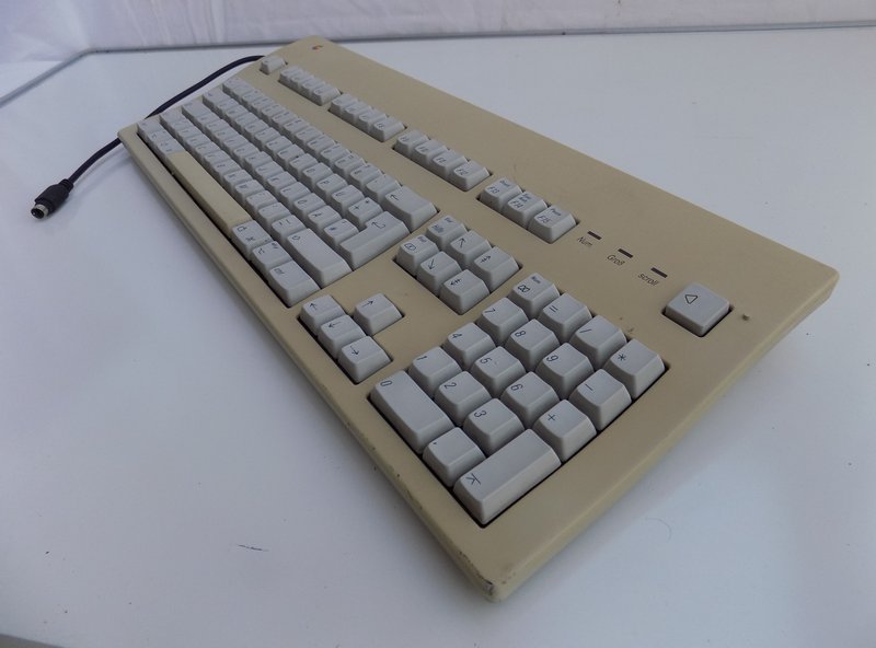 klavesnice_apple_extendedkeyboard2_spod.jpg, 105kB