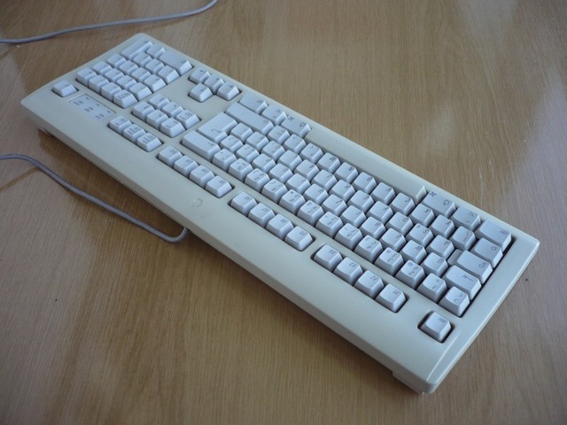 klavesnice_apple_macintoshbezna_vrch.jpg, 97 kB