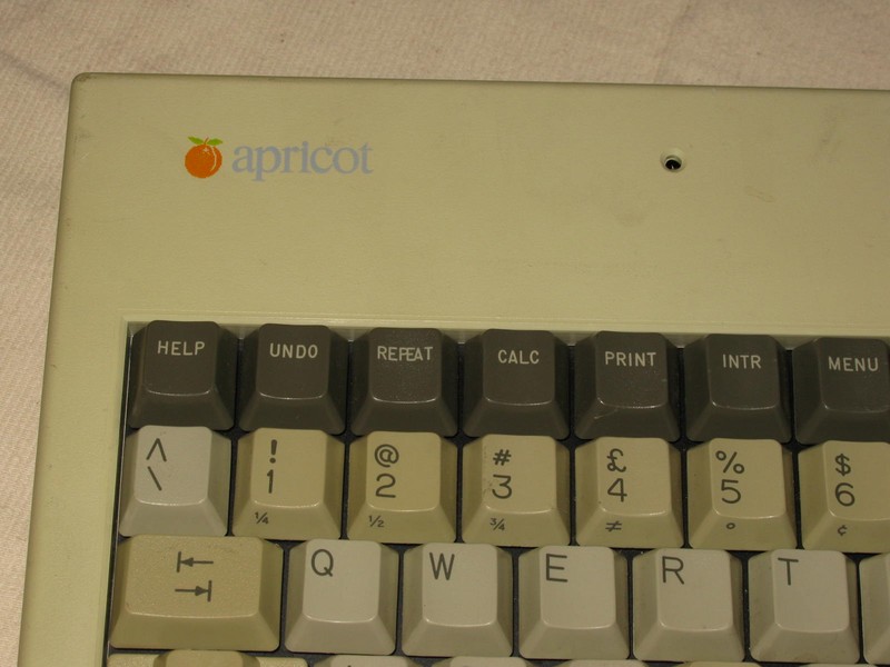 klavesnice_apricot_detail.jpg, 84 kB