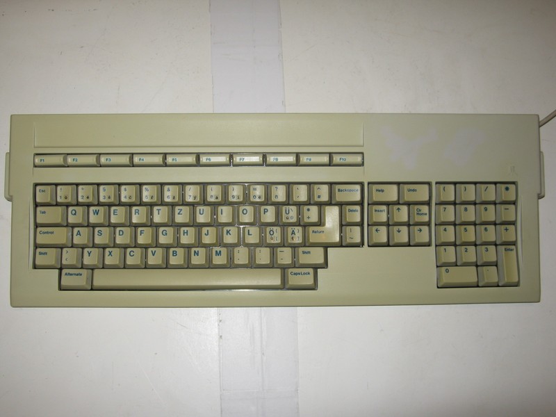 klavesnice_atari_tt030_pred.jpg, 79 kB