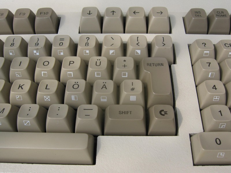 klavesnice_commodore_cbm710_detail.jpg, 95 kB