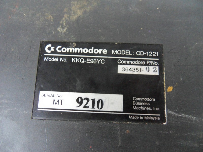 klavesnice_commodore_cdtv_model1221_stitek.jpg, 128 kB