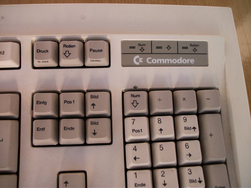 klavesnice_commodore_kpqe99yc_detail.jpg, 125 kB