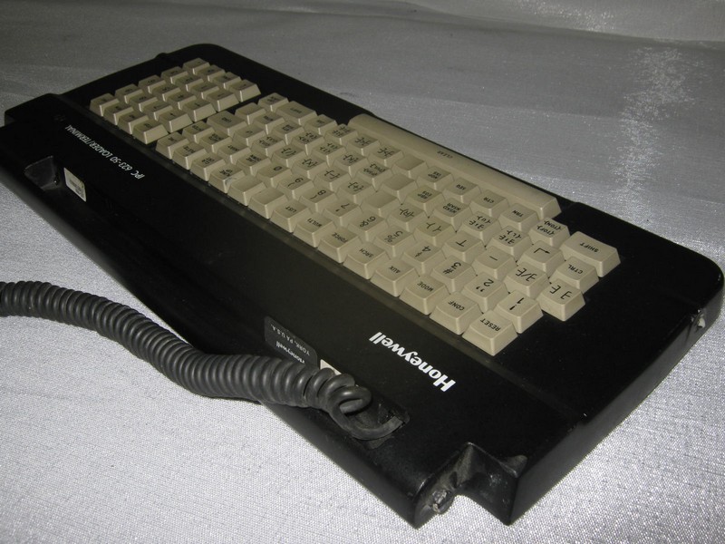 klavesnice_honeywellipc62350loaderterminal_vrch.jpg, 130 kB