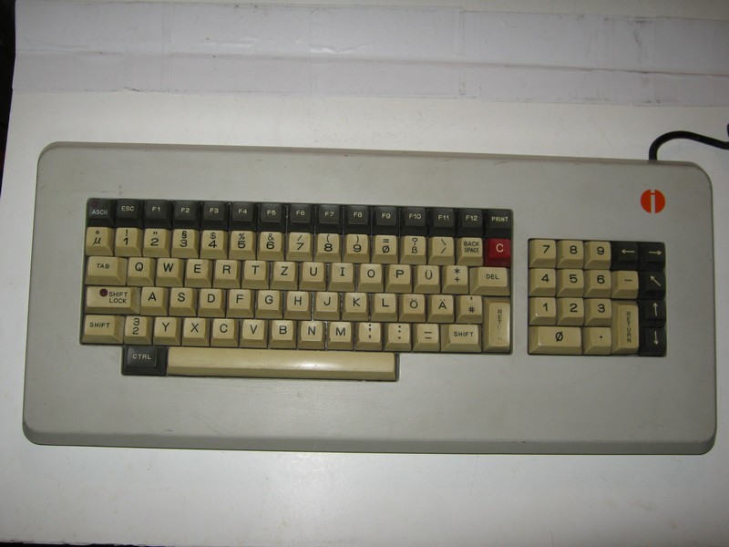 klavesnice_i_pred.jpg, 83 kB