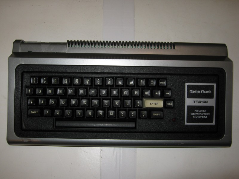 klavesnice_tandy_trs80model1_pred.jpg, 93 kB