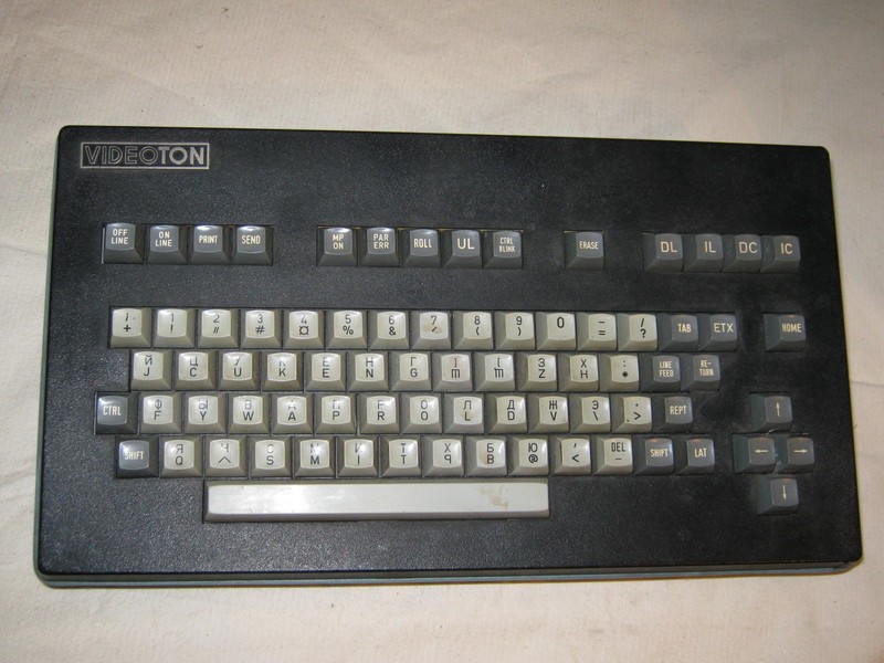 klavesnice_terminal_videoton_pred.jpg, 122 kB