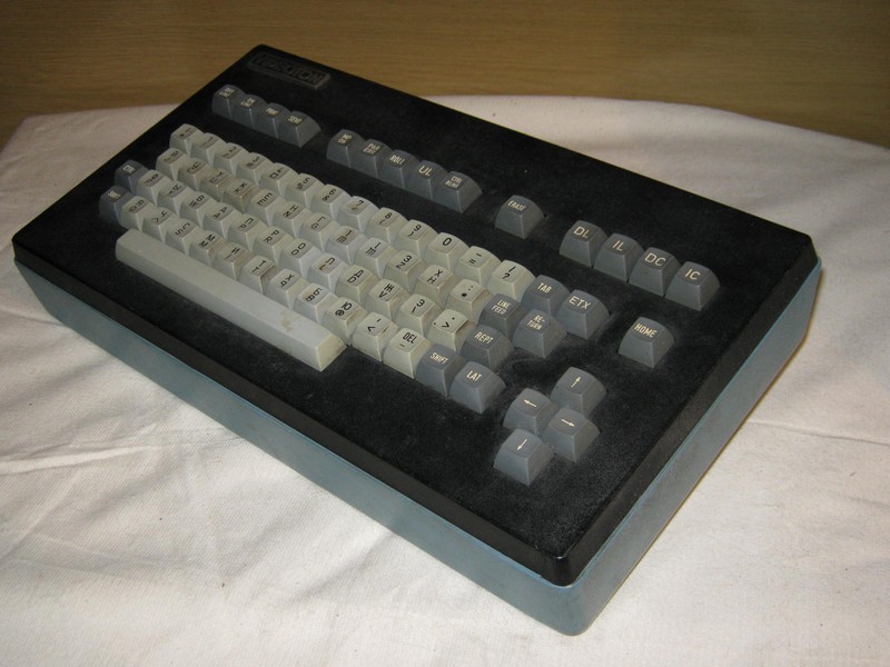 klavesnice_terminal_videoton_spod.jpg, 105 kB