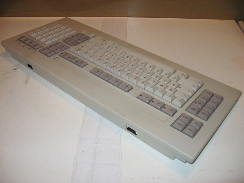 klavesnice_unisys_vrch.jpg, 76 kB