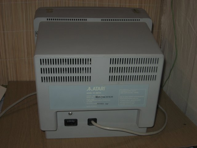 monitor_(atari)_atari_sm124_vzad.jpg, 43 kB