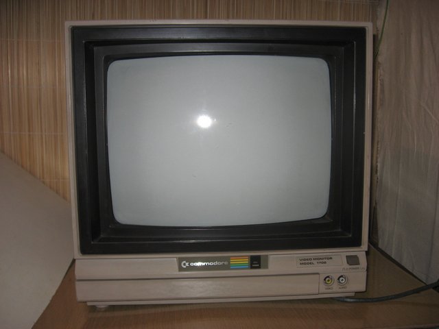 monitor_(commodore)_commodore_1702_pred.jpg, 42 kB