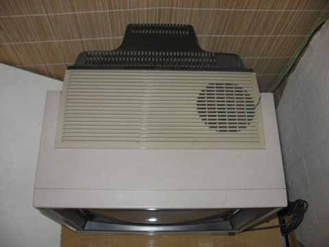 monitor_(commodore)_commodore_1702_vrch.jpg, 34 kB