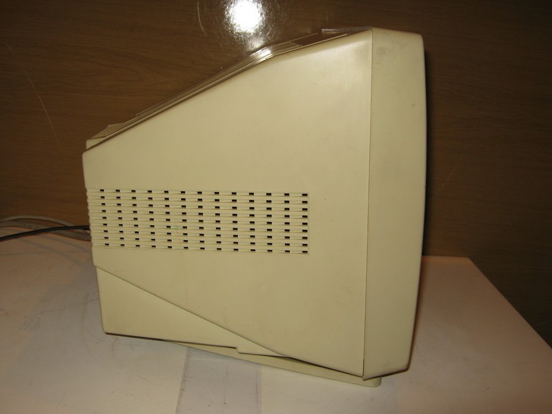 monitor_amstrad_pc1512_vrch.jpg, 66 kB