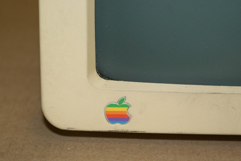 monitor_apple_macintosh2c_detail.jpg, 101 kB