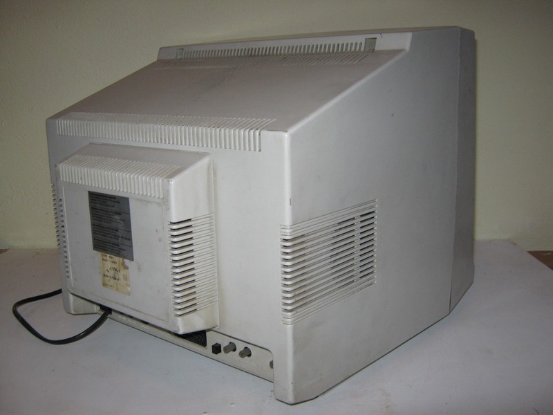 monitor_commodore_1081_vrch.jpg, 77 kB