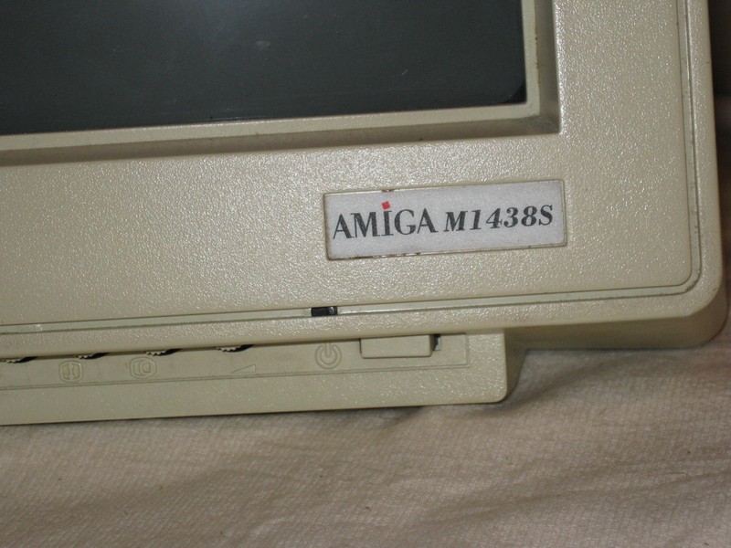 monitor_commodore_amigam1438s_detail.jpg, 120 kB