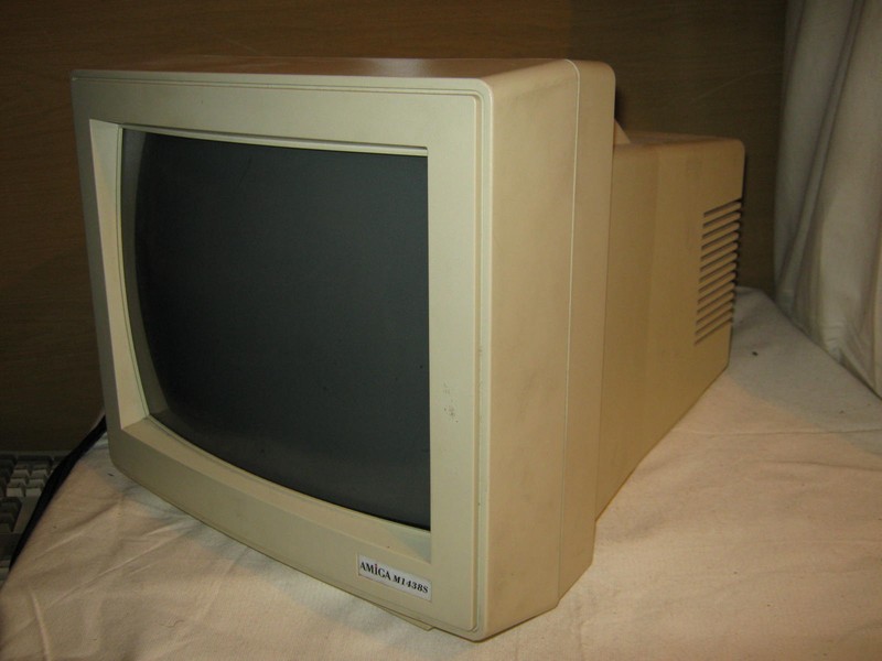 monitor_commodore_amigam1438s_spod.jpg, 72 kB