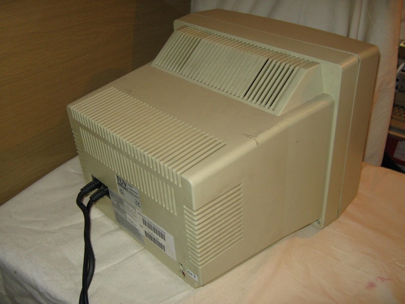 monitor_commodore_amigam1438s_vrch.jpg, 92 kB