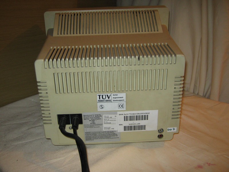 monitor_commodore_amigam1438s_vzad.jpg, 100 kB