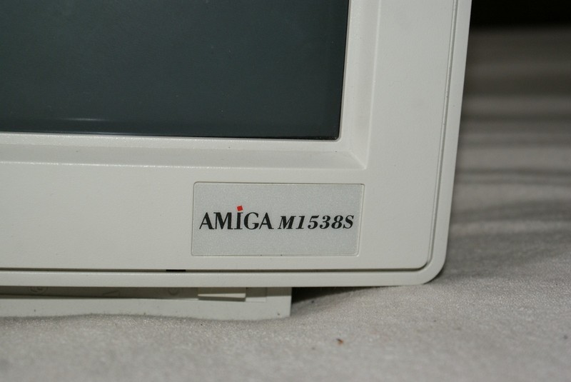monitor_commodore_amigam1538s_detail.jpg, 108 kB