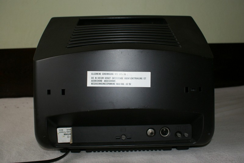 monitor_philips_computermonitorv70001_vzad.jpg, 109 kB