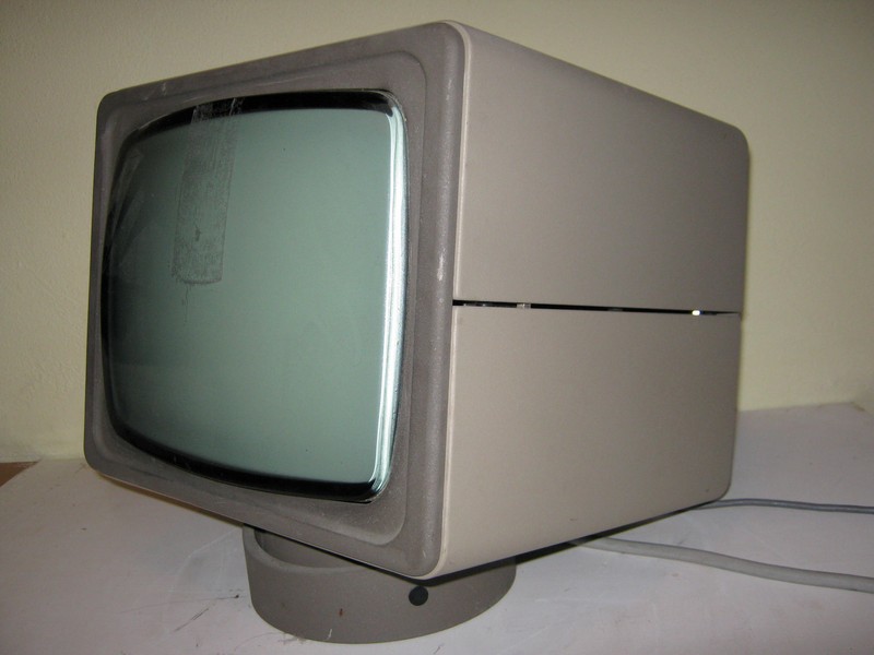 monitor_robotron_1715_spod.jpg, 71 kB