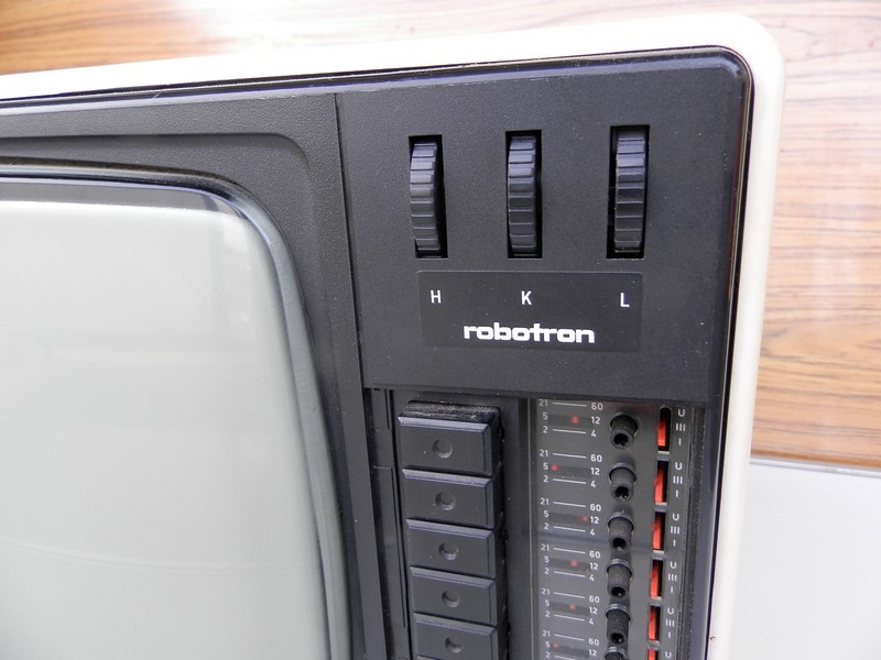 monitor_robotron_rf3301_detail.jpg, 103kB