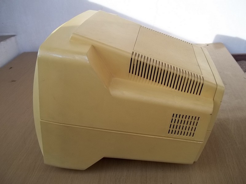 monitor_thomson_mc92936_spod2.jpg, 127kB